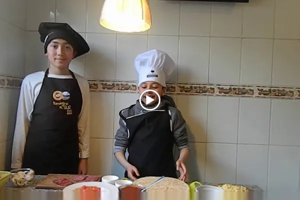 Estudiantes de Sexto Básico graban videos de cocina